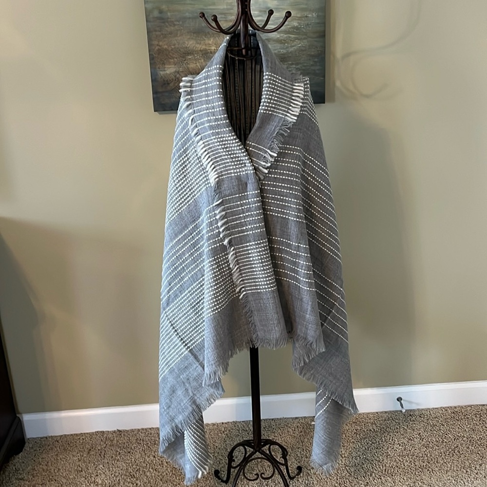 Charming Charlie’s Gray and Ivory Wrap